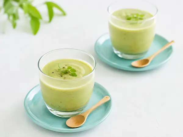 Chilled courgette soup with ginger and lemon
