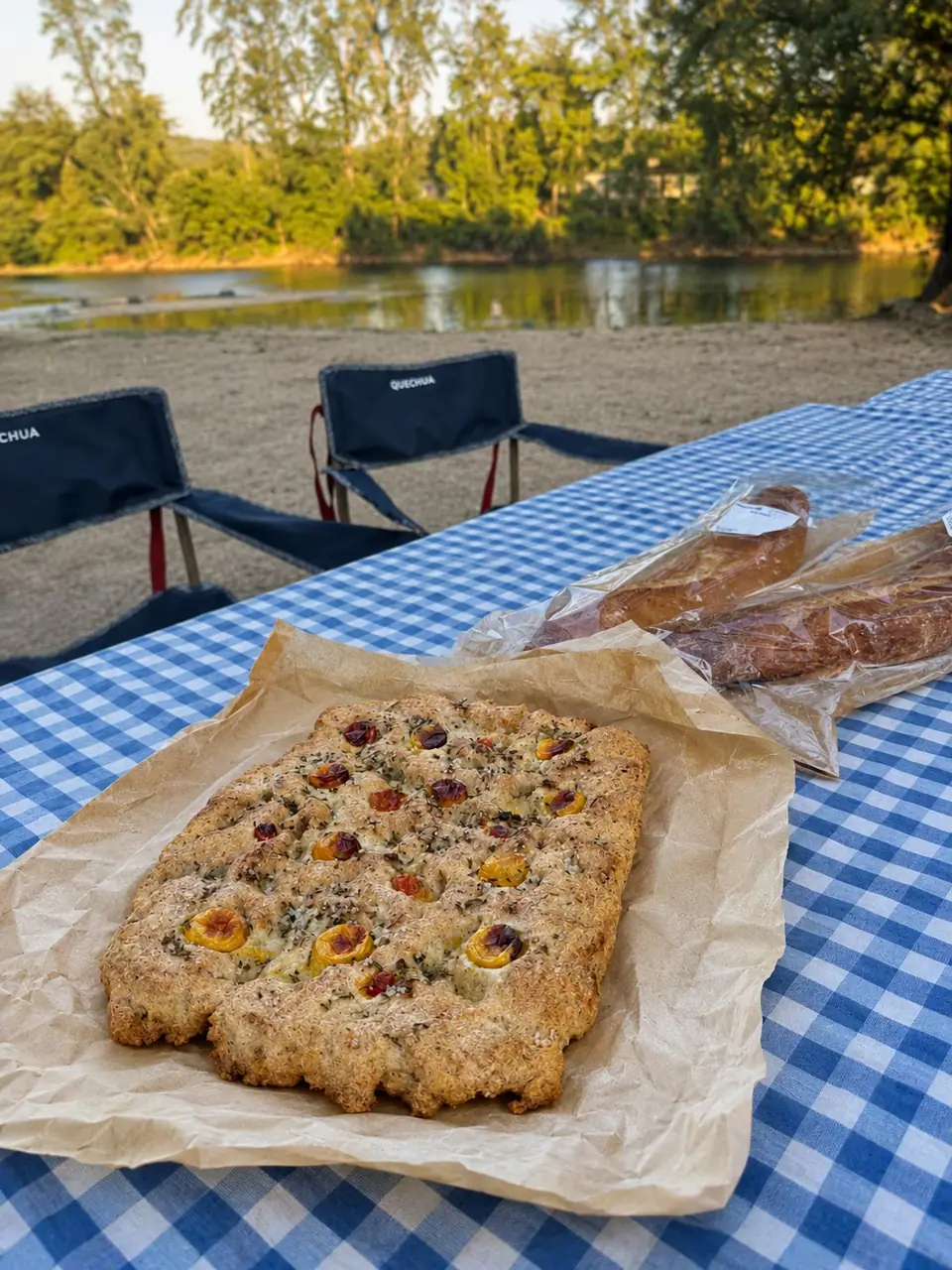 Four-course picnic by the Dordogne