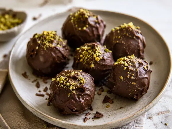 Pistachio & cranberry bonbons