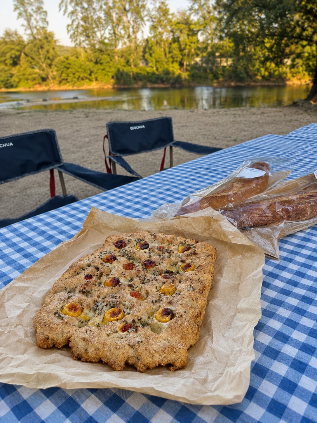 Four-course picnic by the Dordogne