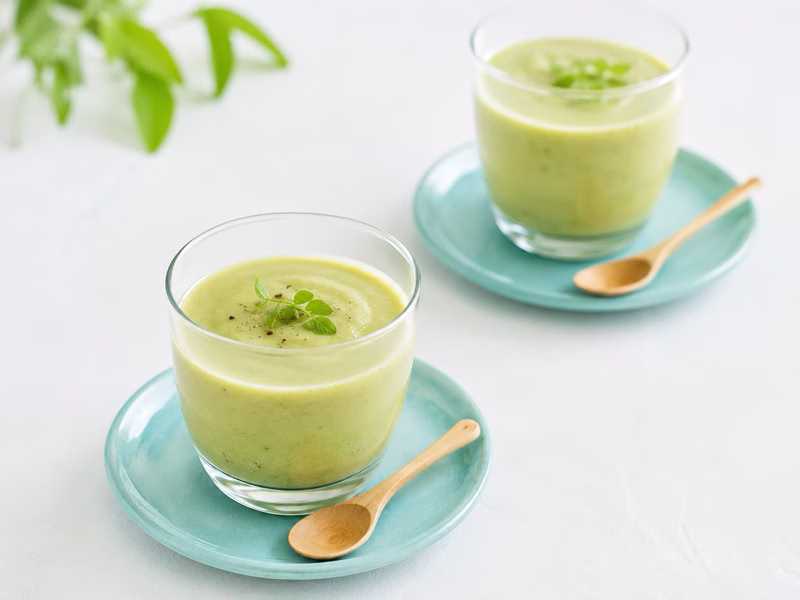 Koude courgettesoep met gember en citroen